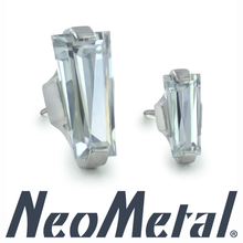 Load image into Gallery viewer, Titanium Baguette Cut Prong Gem Labret - Neometal
